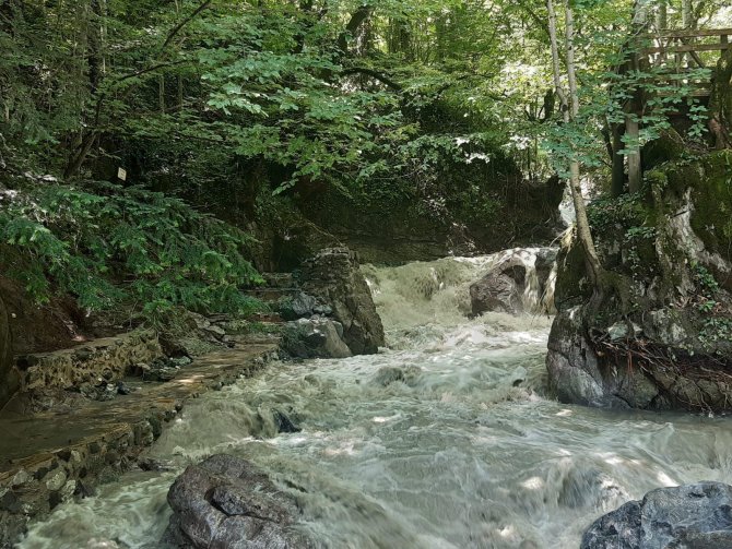 Sel suları turizm bölgelerini yıktı geçti