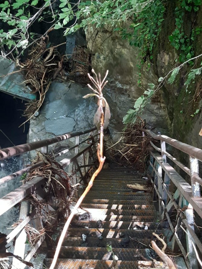 Sel suları turizm bölgelerini yıktı geçti