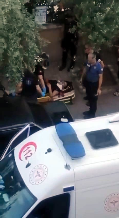 Sevgilisinin boğazını bıçakla kesti, yanına kimseyi yaklaştırmadı