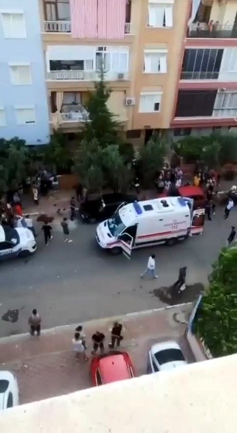 Sevgilisinin boğazını bıçakla kesti, yanına kimseyi yaklaştırmadı