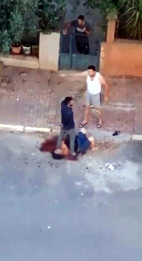 Sevgilisinin boğazını bıçakla kesti, yanına kimseyi yaklaştırmadı