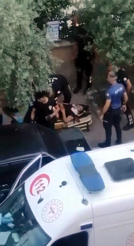 Sevgilisinin boğazını bıçakla kesti, yanına kimseyi yaklaştırmadı