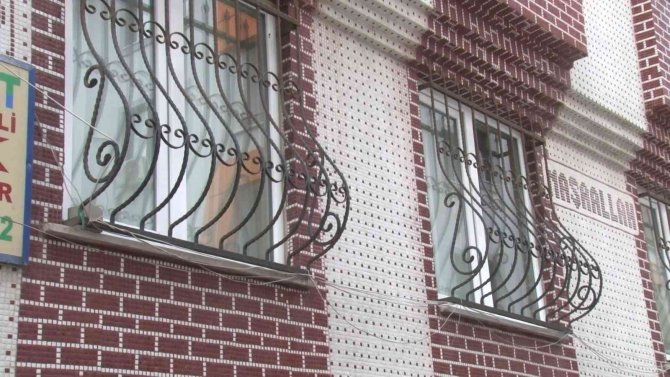 Tapu kavgasında eşini bıçakladı