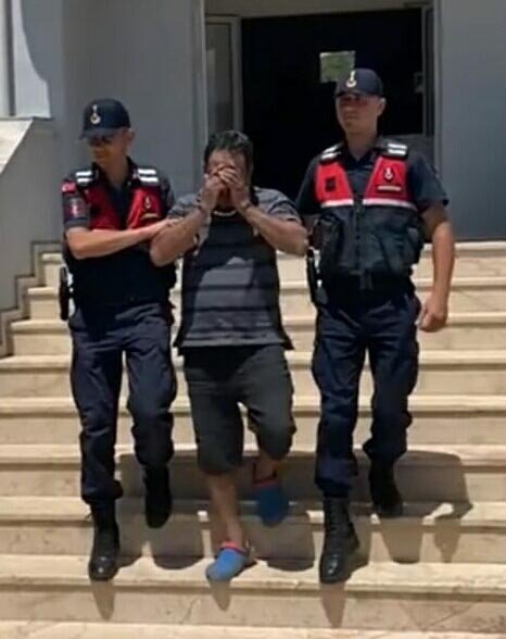 Tekneyle Yunan adasına kaçmaya çalışırken yakalandılar