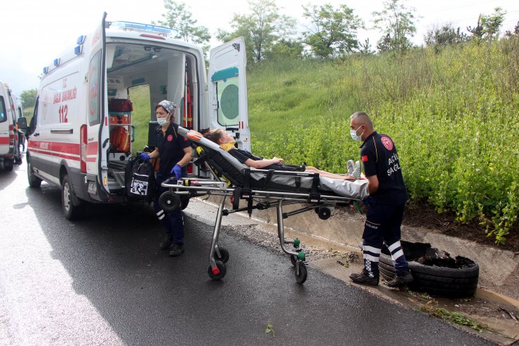 TEM'de 6 araç birbirine girdi, 8 yaralı