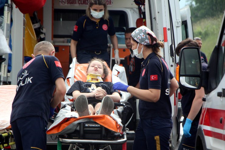 TEM'de 6 araç birbirine girdi, 8 yaralı