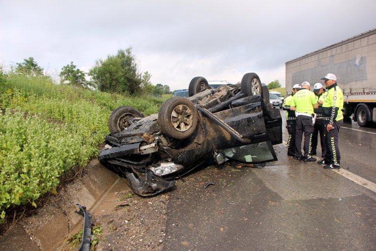 TEM'de 6 araç birbirine girdi, 8 yaralı