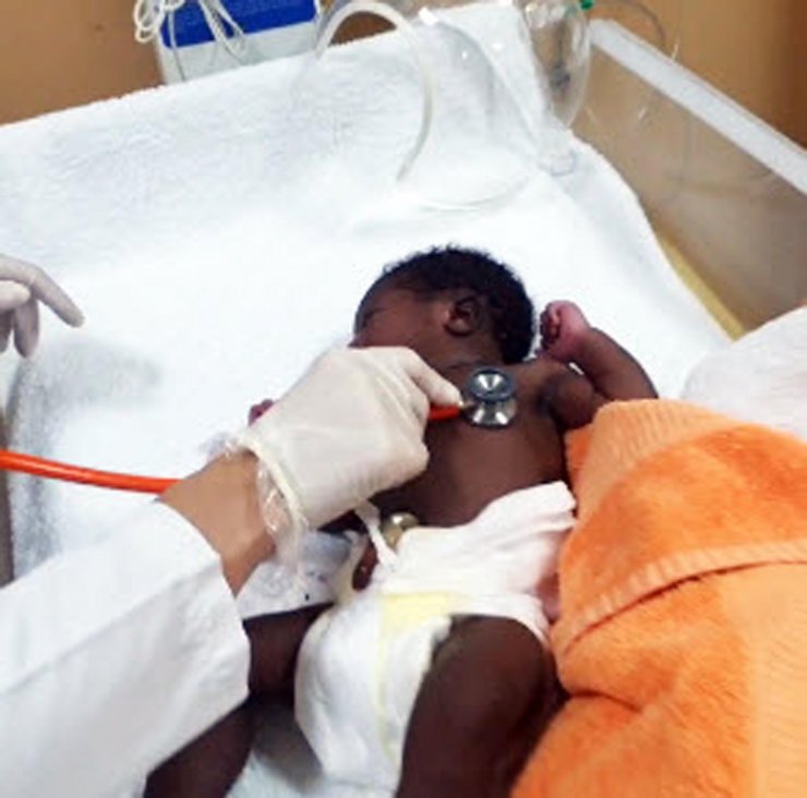 Yunanistan'a kaçmak isteyen kadın, botta doğum yaptı