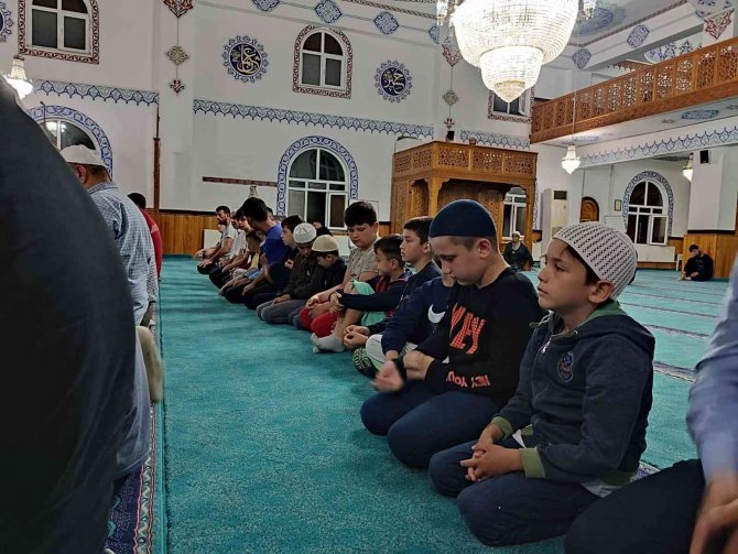 40 gün camiye giden çocuklara bisiklet