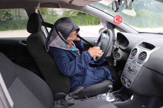 69 yaşında ehliyet aldı