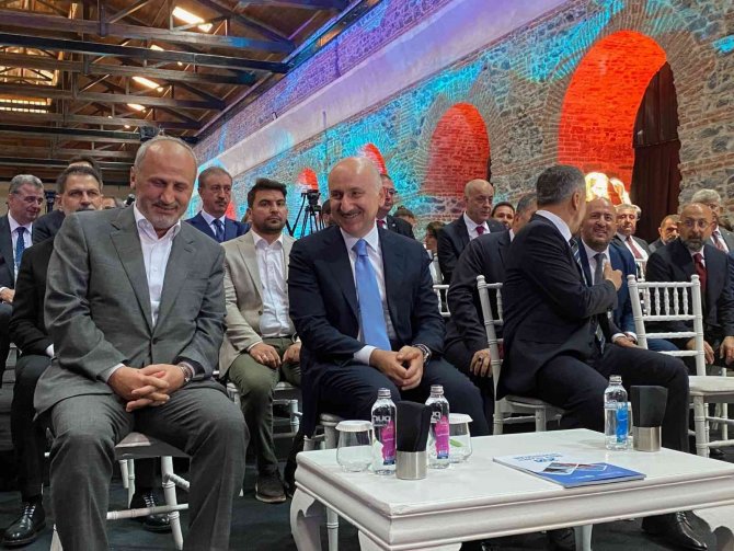 Bakan Karaismailoğlu: "Boğazdaki gemi trafiğini azaltacağız"