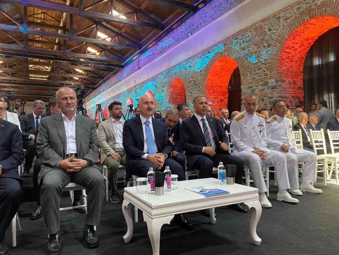 Bakan Karaismailoğlu: "Boğazdaki gemi trafiğini azaltacağız"