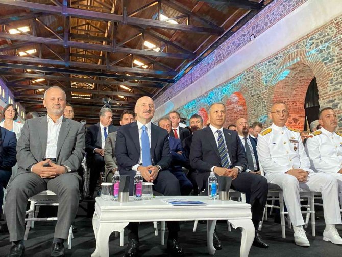 Bakan Karaismailoğlu: "Boğazdaki gemi trafiğini azaltacağız"