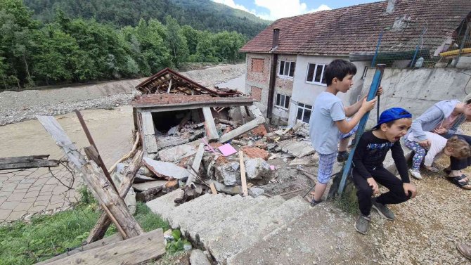 Bakan Murat Kurum afet bölgesinde