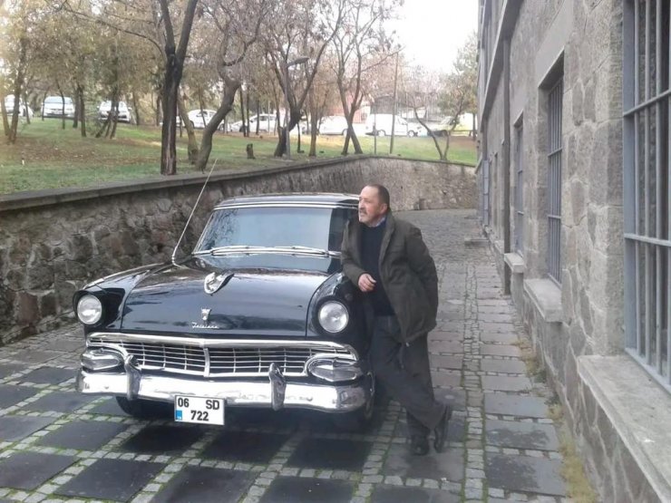 Çiftçinin klasik otomobil tutkusu