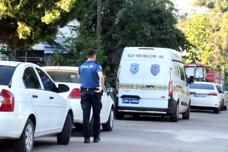 Genç kadın, tartıştığı eski nişanlısını bıçakla öldürdü