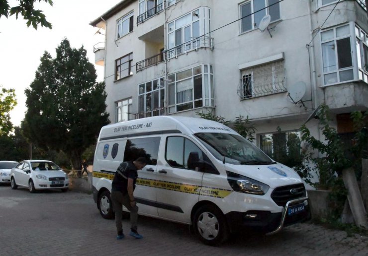 Genç kadın, tartıştığı eski nişanlısını bıçakla öldürdü