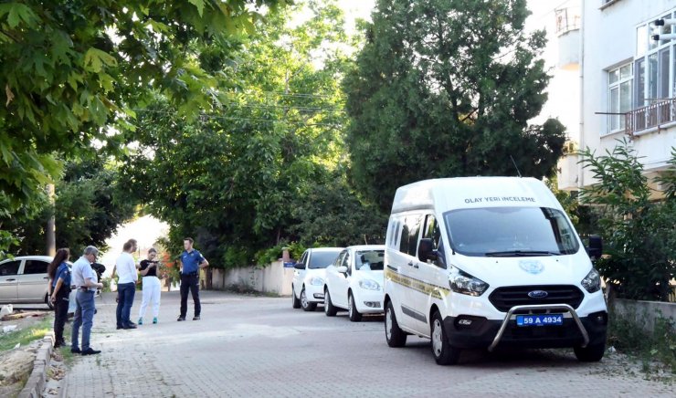 Genç kadın, tartıştığı eski nişanlısını bıçakla öldürdü