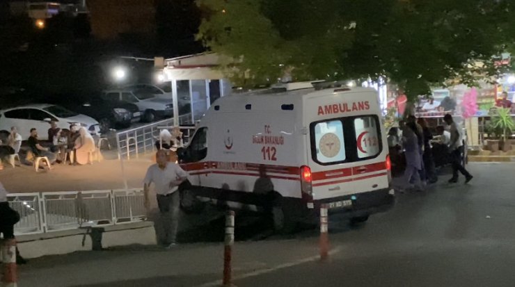 Husumetli iki aile arasında taşlı, sopalı ve bıçaklı kavga: 1'i ağır 13 yaralı