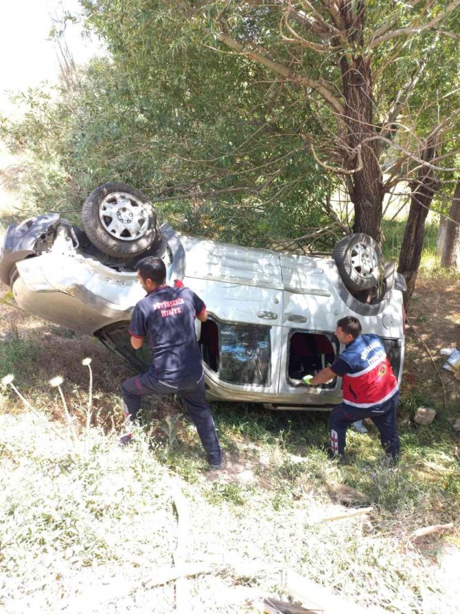 Kamyonet takla attı: 3 yaralı