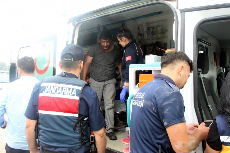 Kolunu sıkıştırdığı tankerin altında kurtarılmayı bekledi