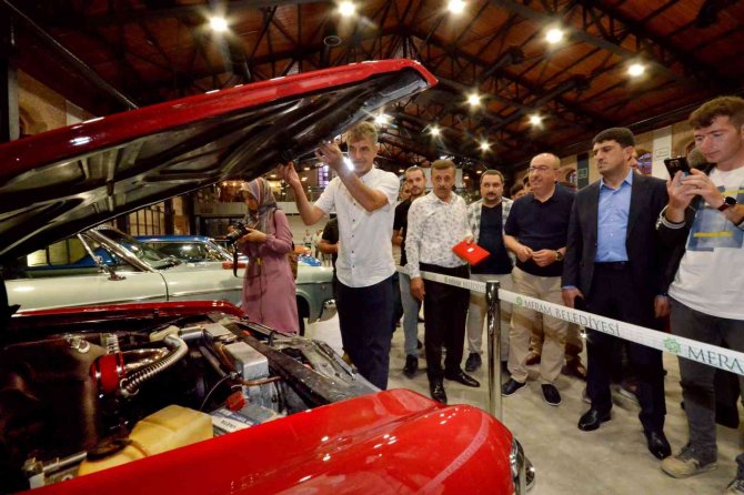 Konya'da klasik otomobil sergisi