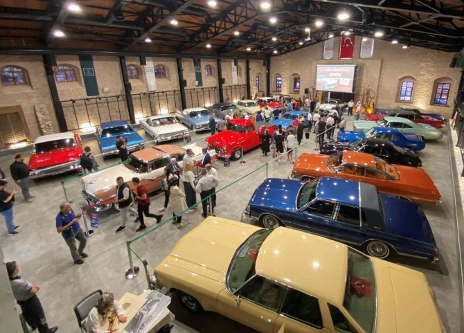 Konya'da klasik otomobil sergisi