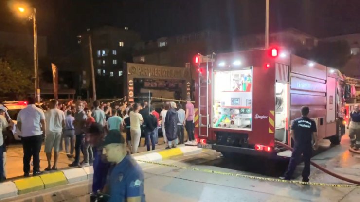 Lokantada patlama meydana geldi: 3 araç zarar gördü