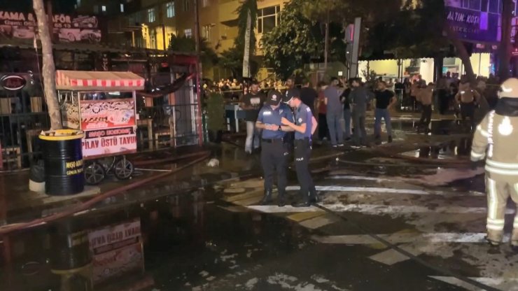 Lokantada patlama meydana geldi: 3 araç zarar gördü