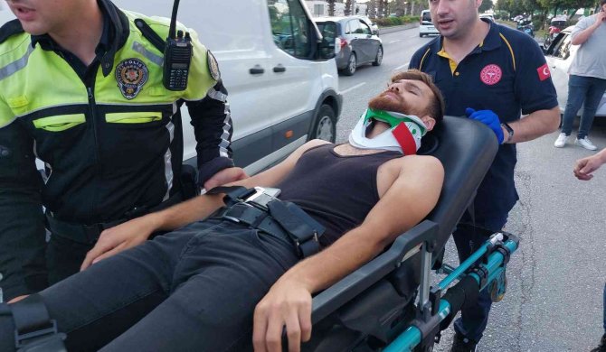 Motosiklet ile otomobil çarpıştı: 1 yaralı