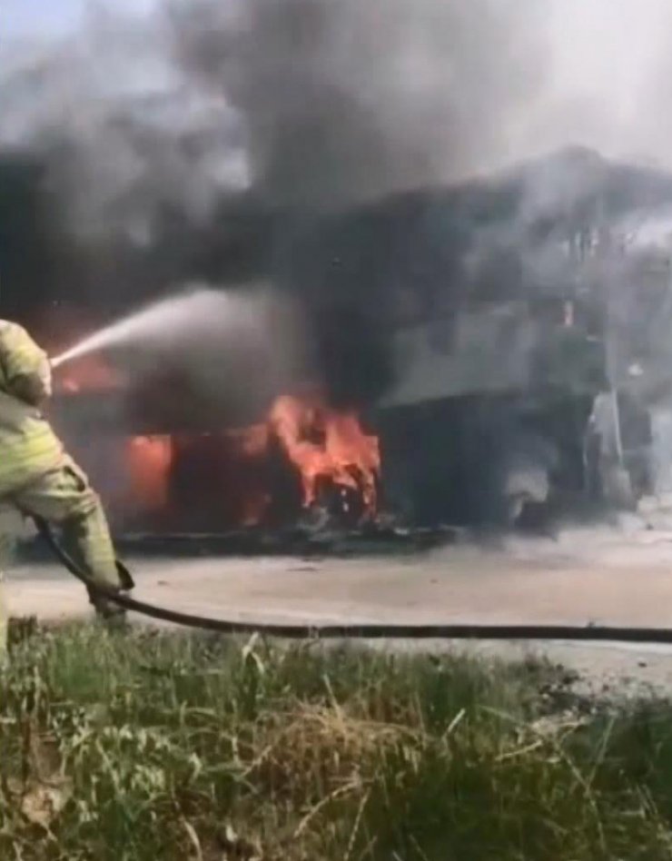 Otobüs alev alev yandı