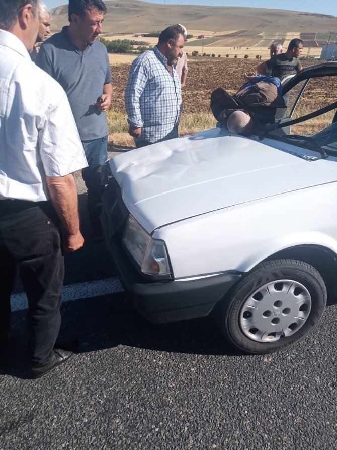 Otomobilin çarptığı yaya yaralandı