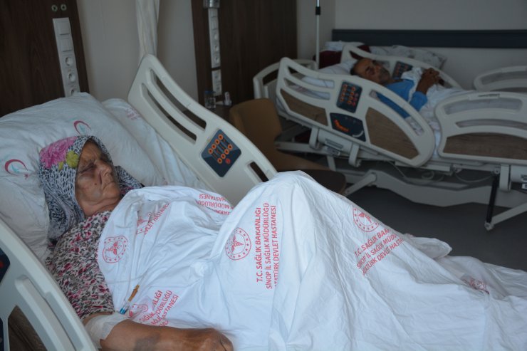 Para vermeyen anne ve babasını hastanelik etti