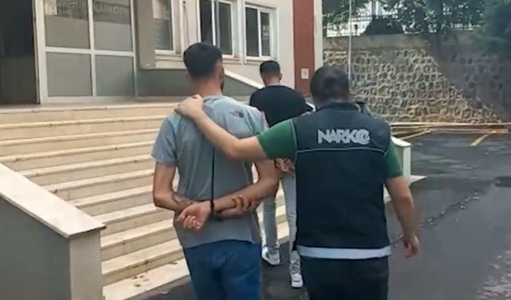 Yangın söndürme tüpünde ele geçirilen uyuşturucuya 4 tutuklama
