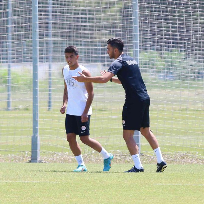 Antalyaspor, hazırlıklarını salonda sürdürdü