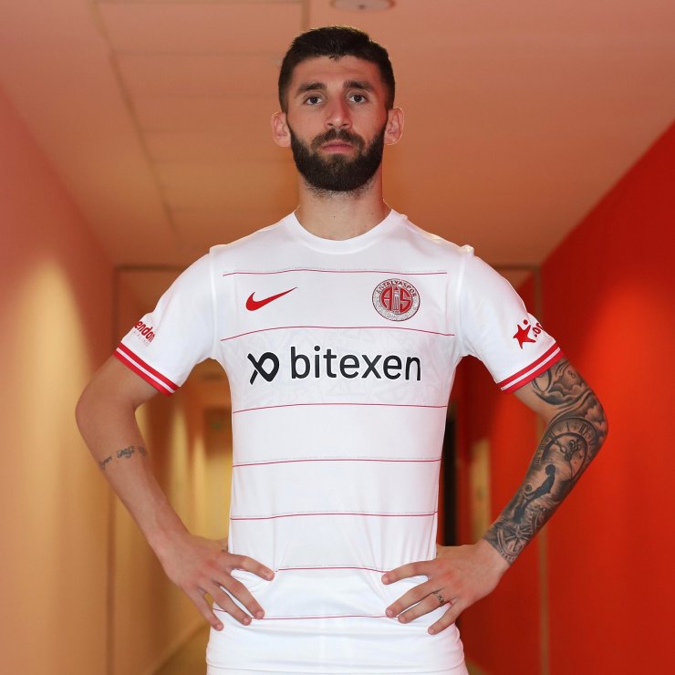 Fraport TAV Antalyaspor yeni sezon formalarını tanıttı