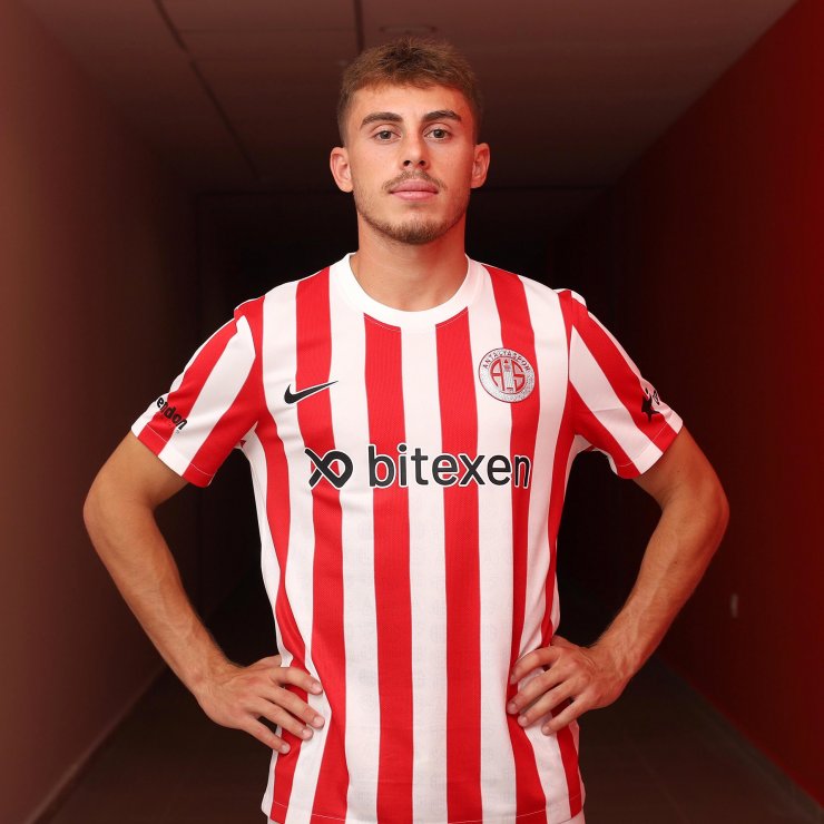 Fraport TAV Antalyaspor yeni sezon formalarını tanıttı