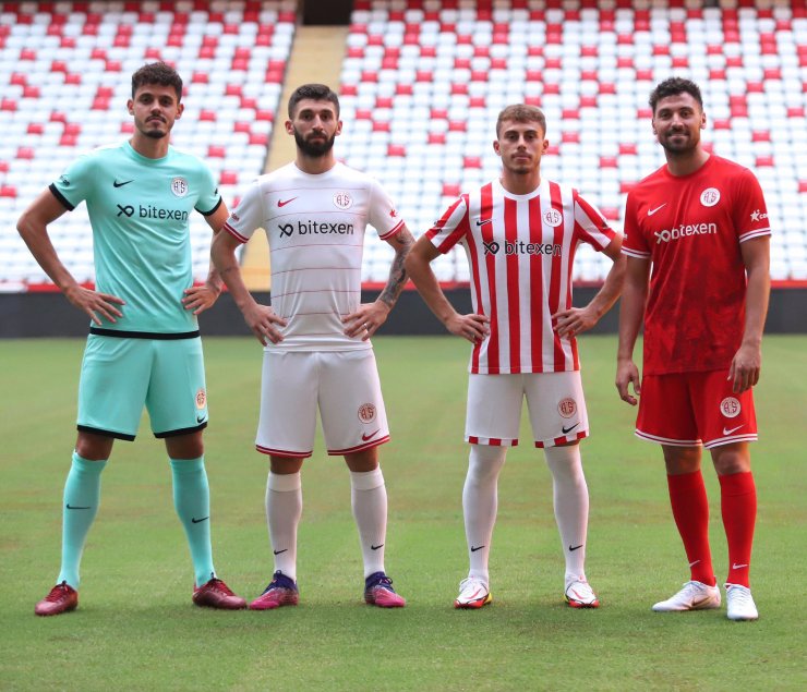 Fraport TAV Antalyaspor yeni sezon formalarını tanıttı