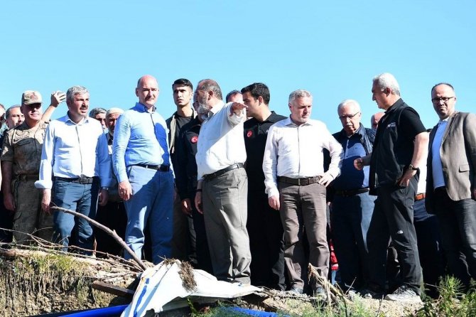 Bakan Soylu, selde kaybolan gencin arama kurtarma çalışmalarını inceledi