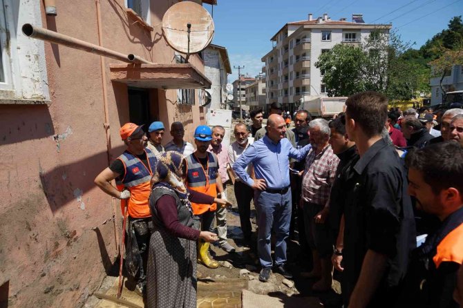 Bakan Soylu, selde kaybolan gencin arama kurtarma çalışmalarını inceledi