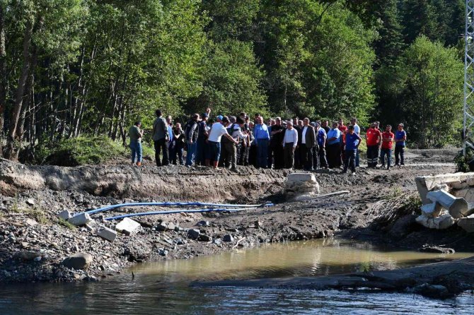 Bakan Soylu, selde kaybolan gencin arama kurtarma çalışmalarını inceledi
