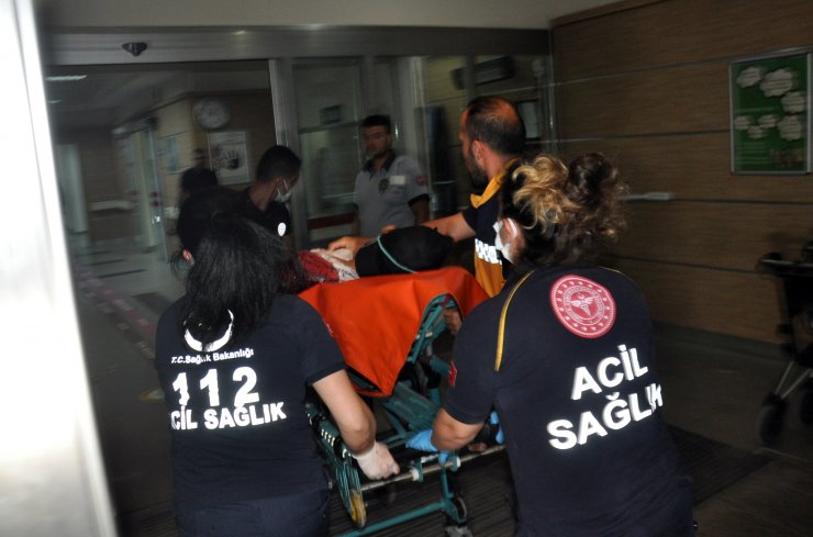 Bıçaklı kavgada ağır yaralandı