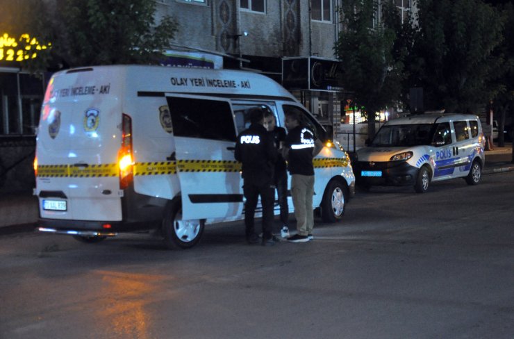 Bıçaklı kavgada ağır yaralandı