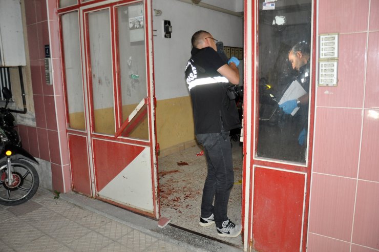 Bıçaklı kavgada ağır yaralandı