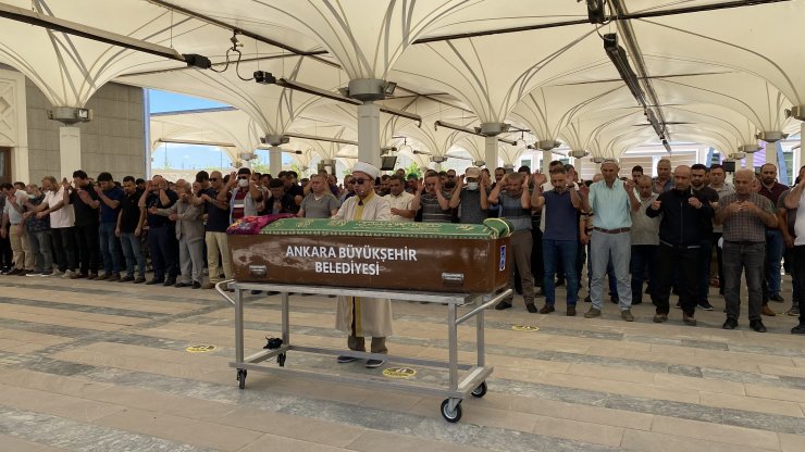 Boşanma davası açtığı eşinin öldürdüğü Tülay, toprağa verildi