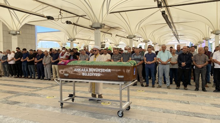 Boşanma davası açtığı eşinin öldürdüğü Tülay, toprağa verildi