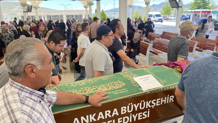 Boşanma davası açtığı eşinin öldürdüğü Tülay, toprağa verildi