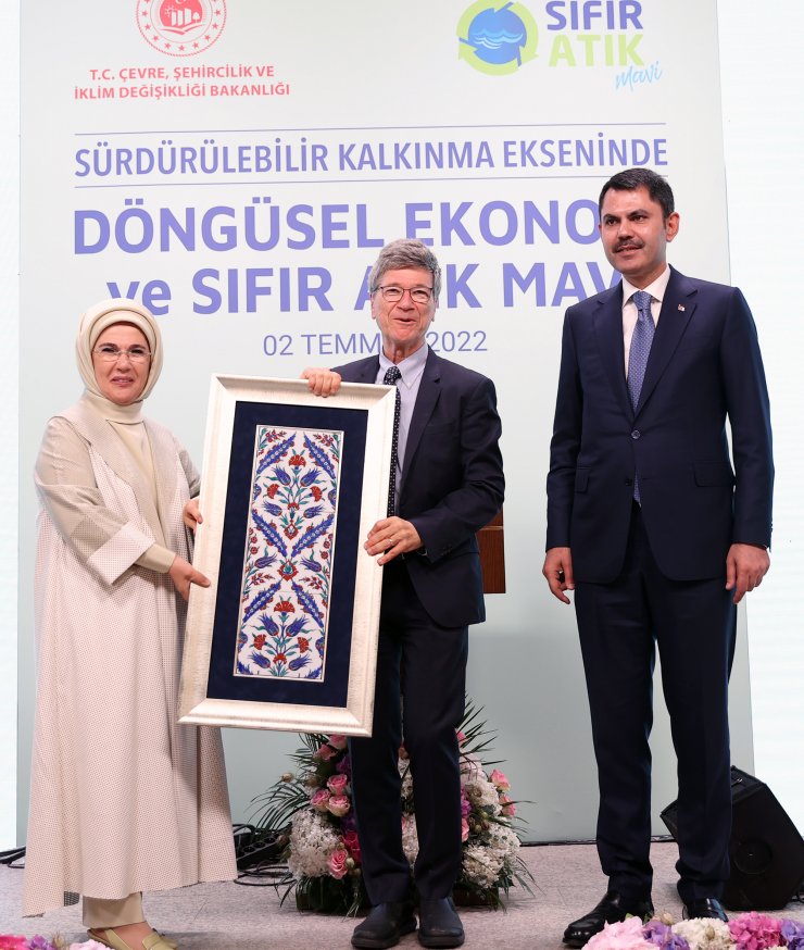 Emine Erdoğan: Üzülerek söylüyorum ki bunun 103 bin tonu plastik