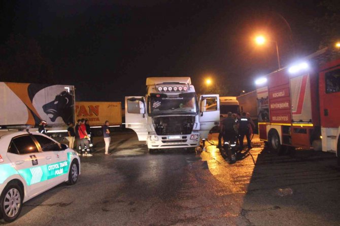 Seyir halindeki tırın motorunda yangın çıktı