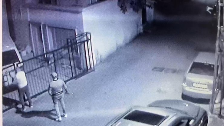 Eski milletvekilinin aracına molotofkokteylli saldırI